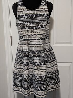 YA Los Angeles Geometric Aztec Print Fit & Flare Dress Size M EUC
